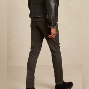 Banana Republic Skinny Traveler Pant in Olive